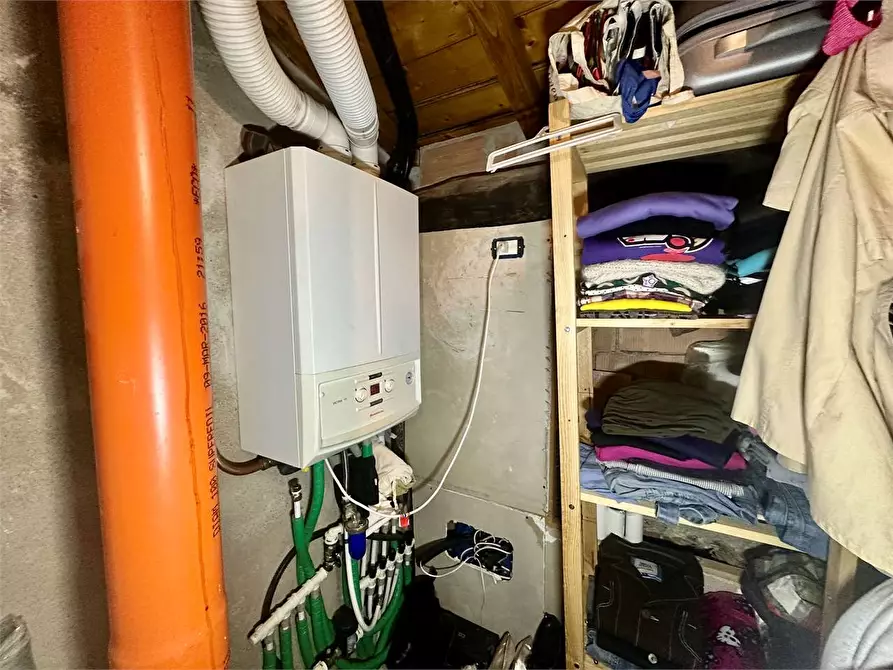 Immagine 20 di Porzione di casa in vendita  in via di carraia a Capannori