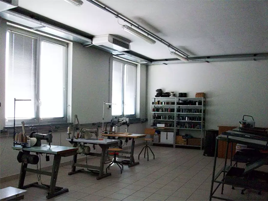 Immagine 10 di Ufficio in vendita  in via delle ville 493 a Capannori