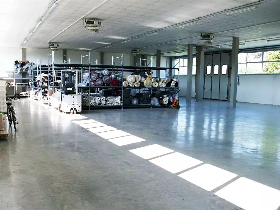 Immagine 11 di Ufficio in vendita  in via delle ville 493 a Capannori