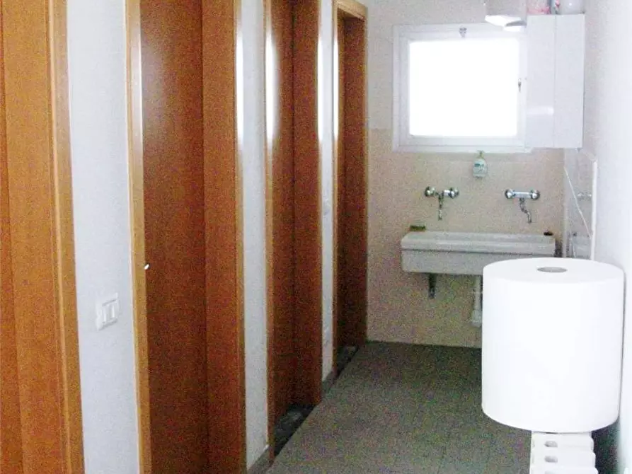 Immagine 14 di Ufficio in vendita  in via delle ville 493 a Capannori