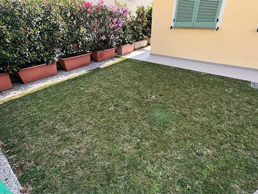 Immagine 6 di Villa in vendita  in via delle ville  493 a Capannori