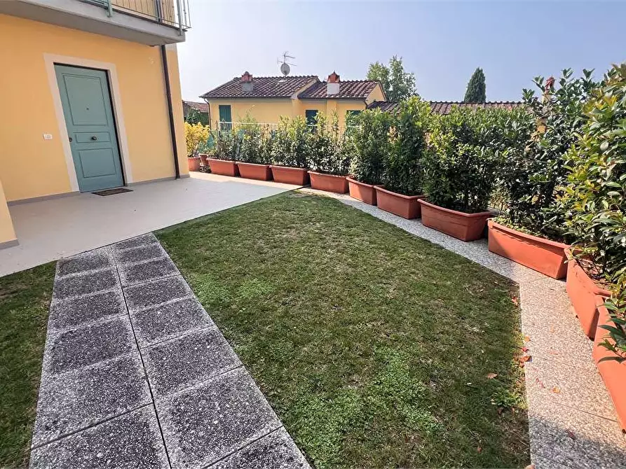 Immagine 7 di Villa in vendita  in via delle ville  493 a Capannori