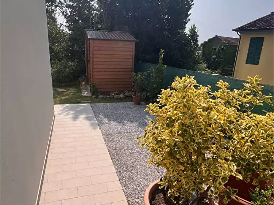 Immagine 8 di Villa in vendita  in via delle ville  493 a Capannori