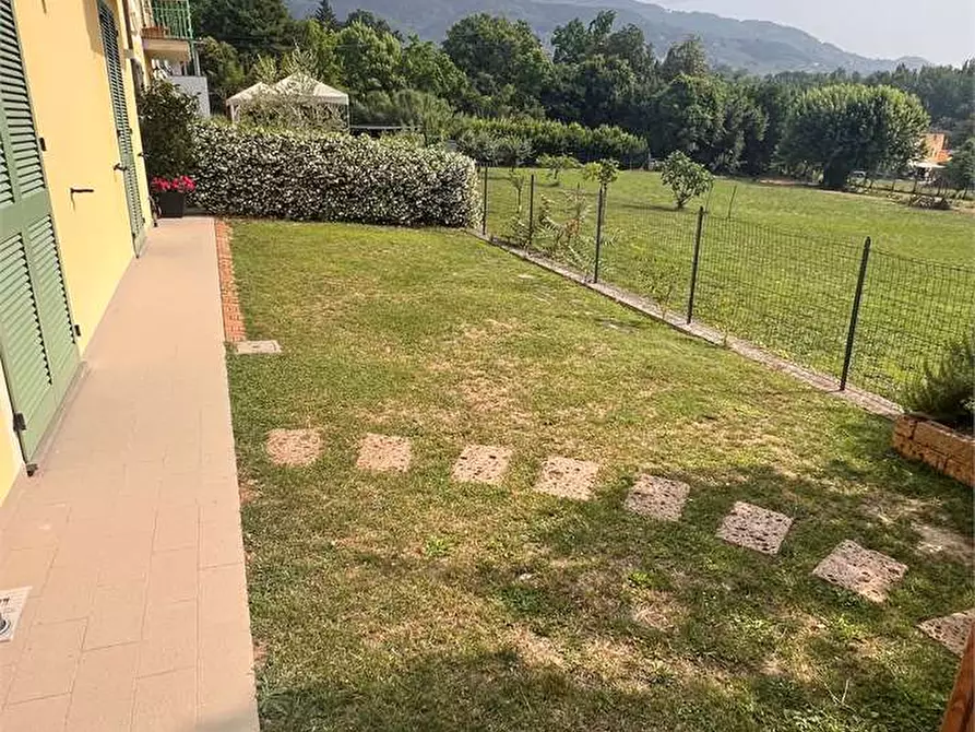 Immagine 9 di Villa in vendita  in via delle ville  493 a Capannori