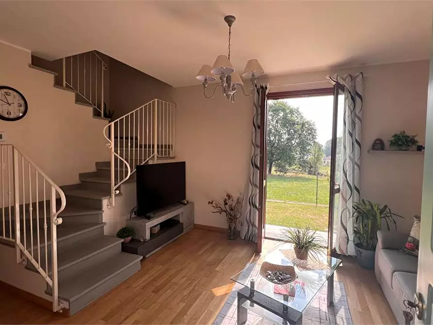 Immagine 1 di Villa in vendita  in via delle ville  493 a Capannori