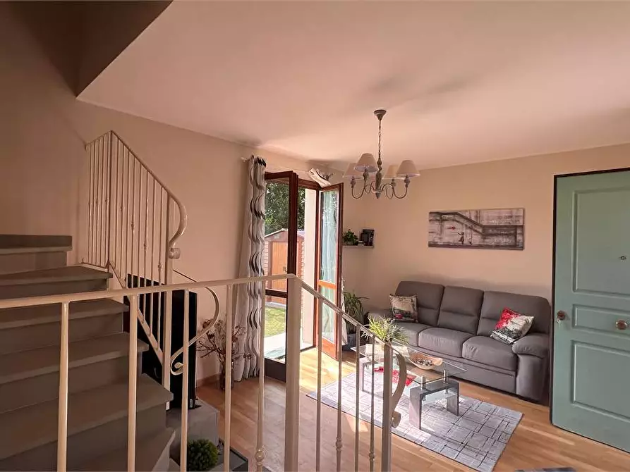 Immagine 2 di Villa in vendita  in via delle ville  493 a Capannori