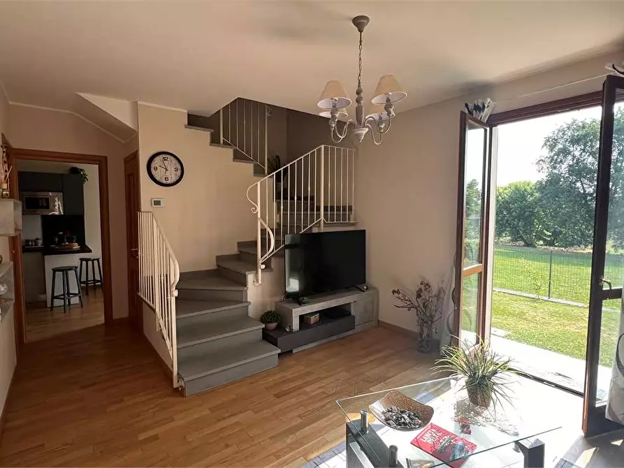 Immagine 3 di Villa in vendita  in via delle ville  493 a Capannori