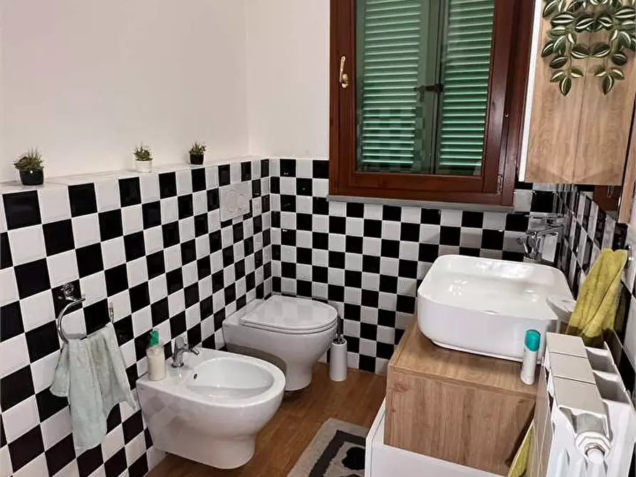 Immagine 4 di Villa in vendita  in via delle ville  493 a Capannori