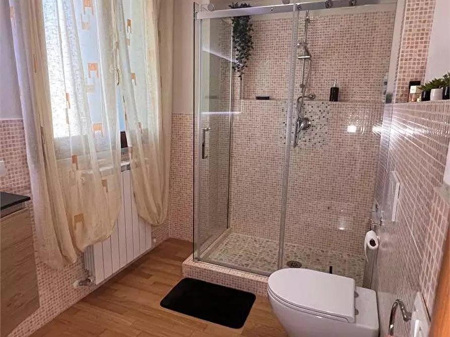 Immagine 13 di Villa in vendita  in via delle ville  493 a Capannori