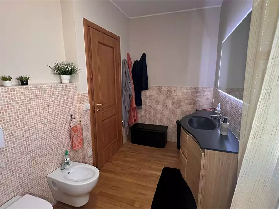 Immagine 14 di Villa in vendita  in via delle ville  493 a Capannori