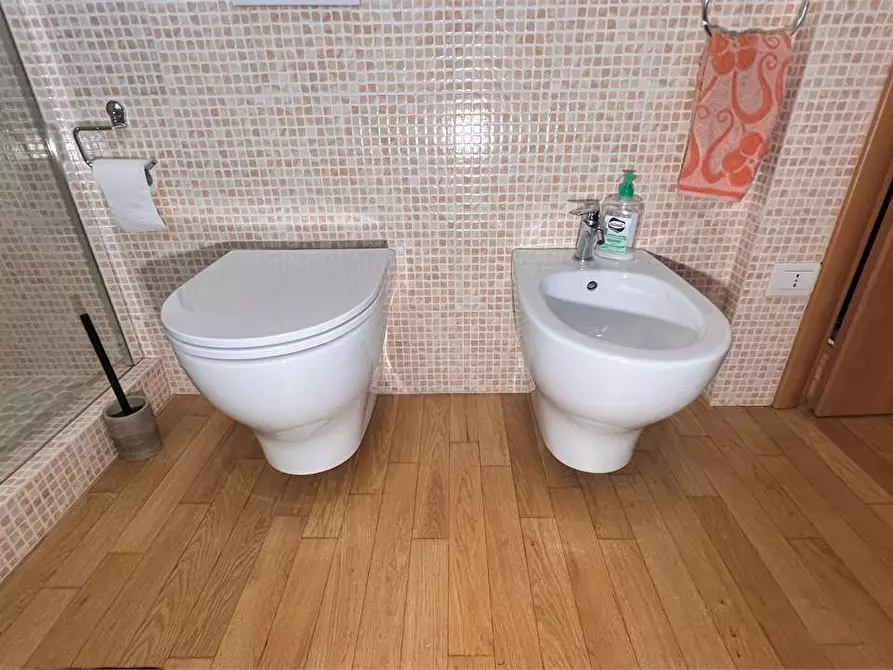 Immagine 15 di Villa in vendita  in via delle ville  493 a Capannori