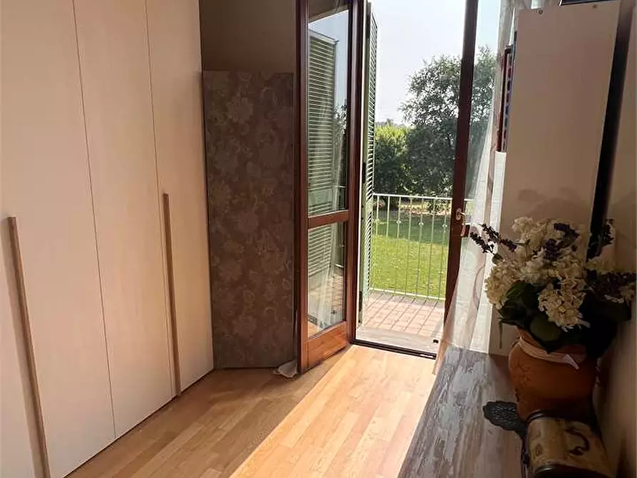 Immagine 17 di Villa in vendita  in via delle ville  493 a Capannori