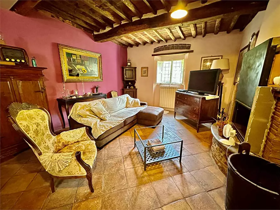 Immagine 4 di Rustico / casale in vendita  in via di mastiano e gugliano a Lucca