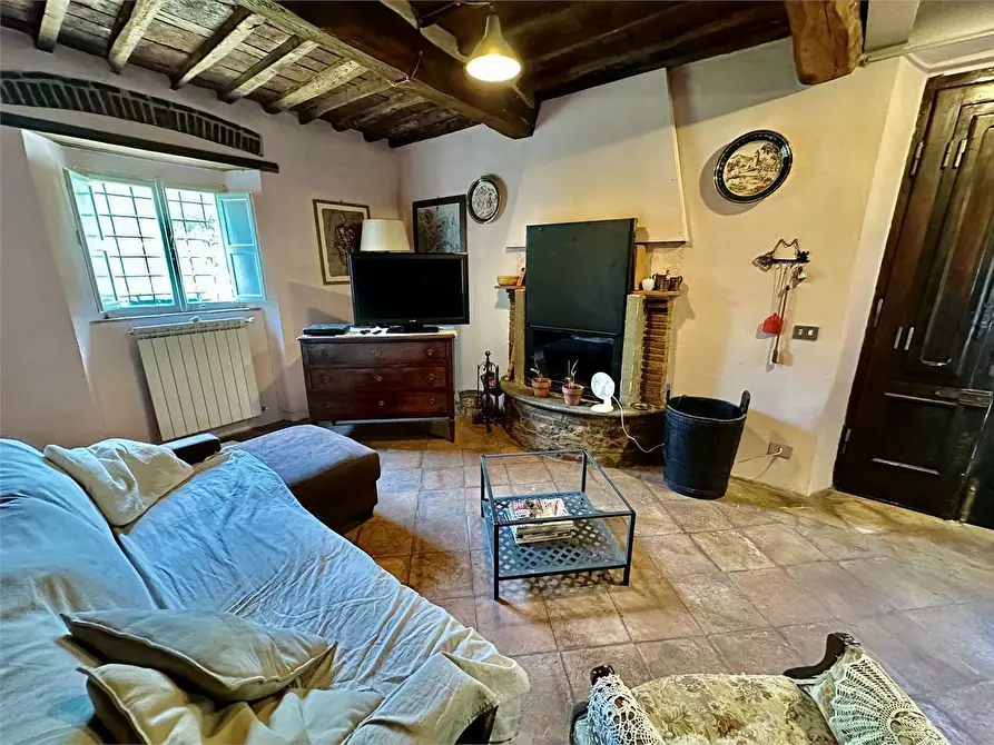 Immagine 3 di Rustico / casale in vendita  in via di mastiano e gugliano a Lucca