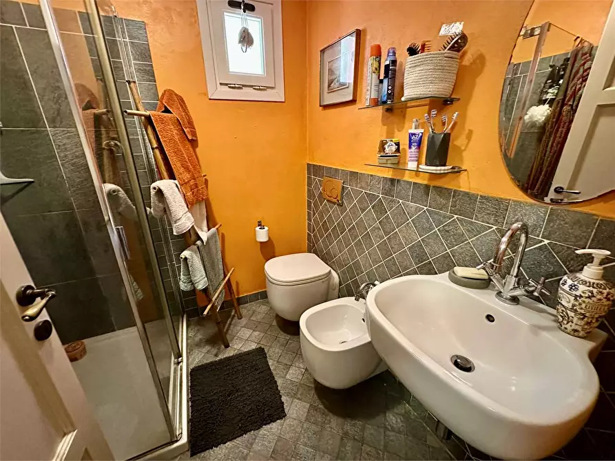 Immagine 10 di Rustico / casale in vendita  in via di mastiano e gugliano a Lucca