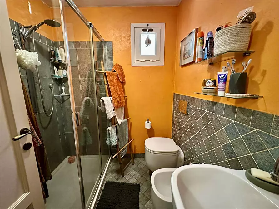 Immagine 9 di Rustico / casale in vendita  in via di mastiano e gugliano a Lucca