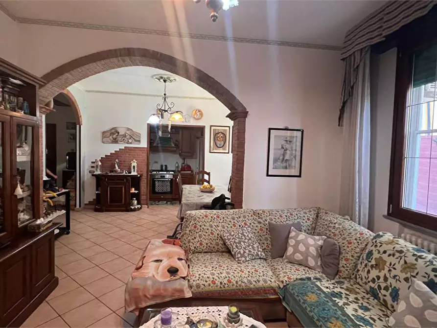 Immagine 2 di Appartamento in vendita  in Viale Marconi a Altopascio