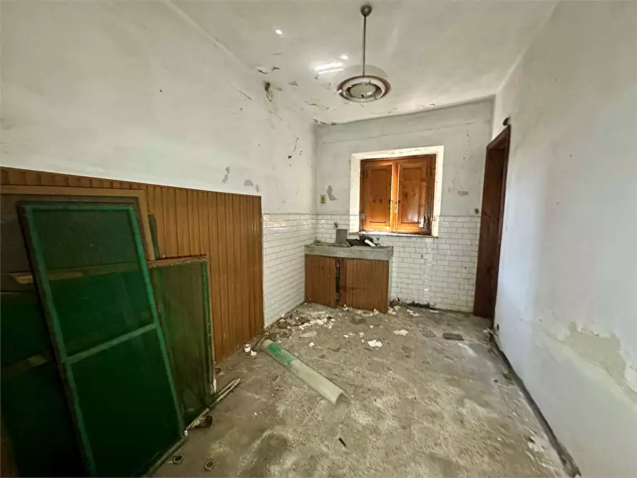 Immagine 1 di Porzione di casa in vendita  in toringo a Capannori