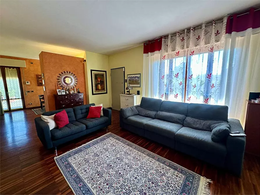 Immagine 2 di Casa bifamiliare in vendita  in via dei massagli a Lucca