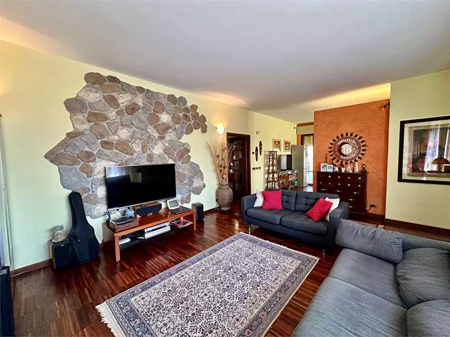 Immagine 3 di Casa bifamiliare in vendita  in via dei massagli a Lucca