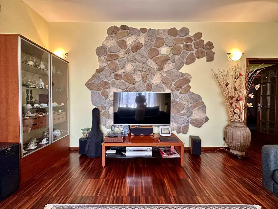 Immagine 4 di Casa bifamiliare in vendita  in via dei massagli a Lucca