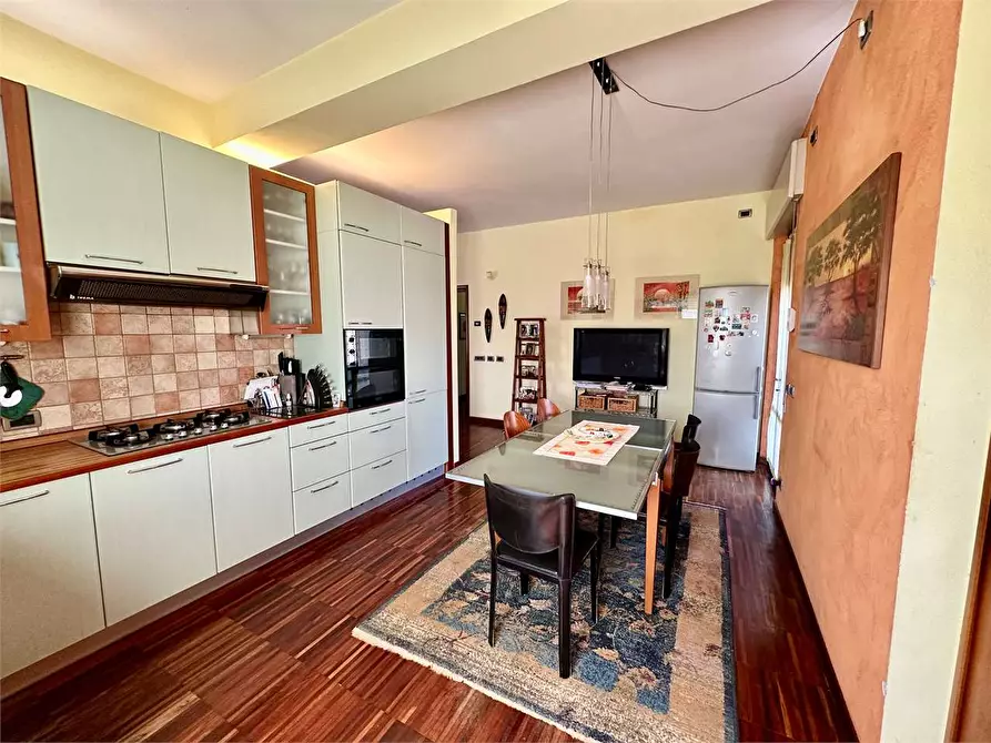 Immagine 7 di Casa bifamiliare in vendita  in via dei massagli a Lucca