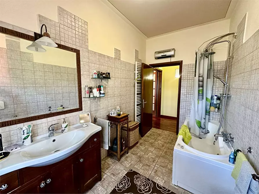 Immagine 31 di Casa bifamiliare in vendita  in via dei massagli a Lucca