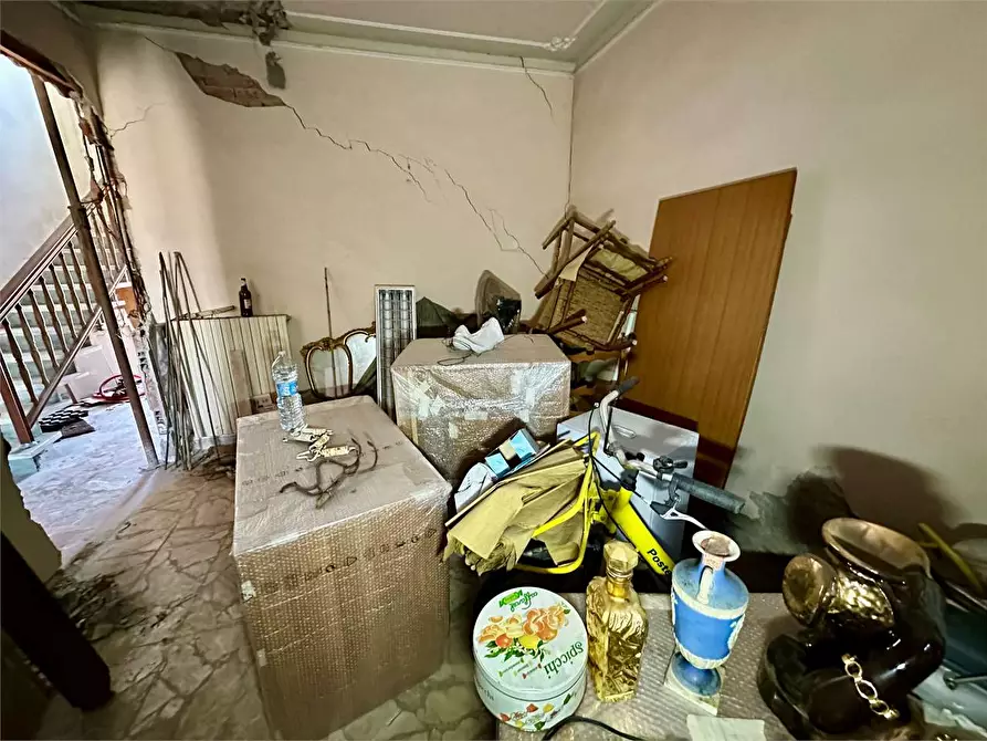 Immagine 11 di Porzione di casa in vendita  in via picciorana a Lucca