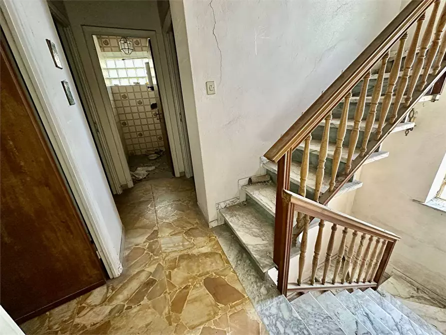 Immagine 16 di Porzione di casa in vendita  in via picciorana a Lucca
