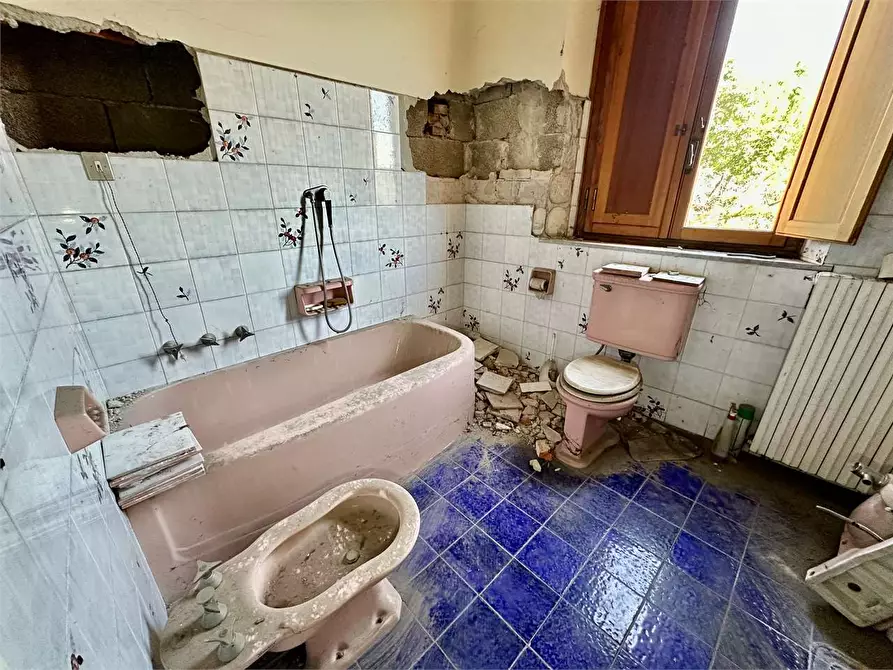 Immagine 17 di Porzione di casa in vendita  in via picciorana a Lucca