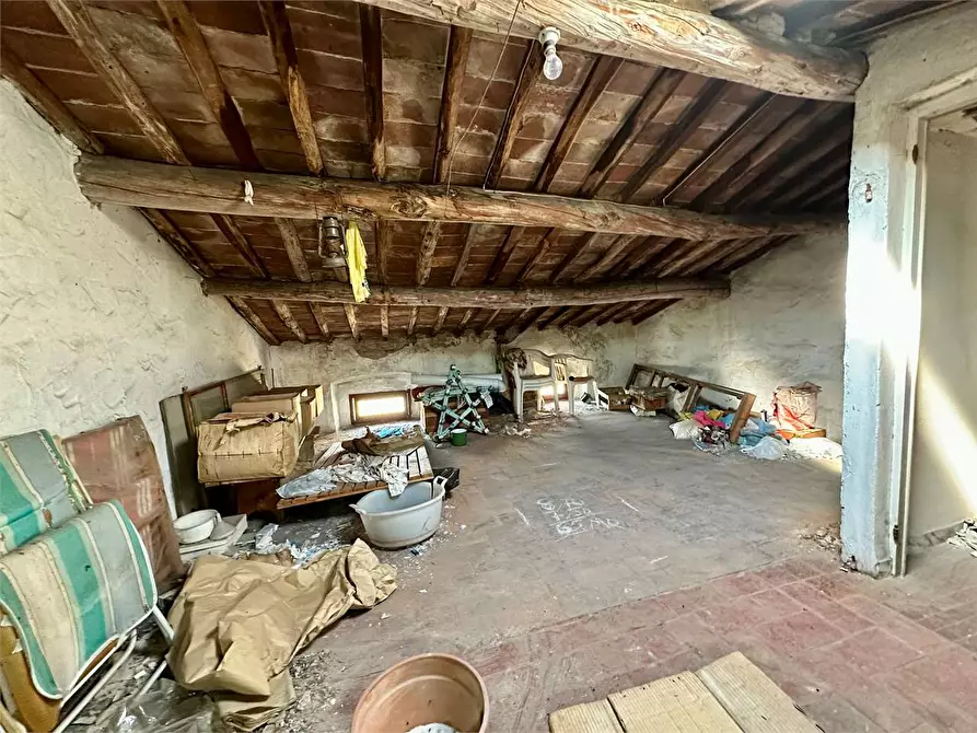 Immagine 28 di Porzione di casa in vendita  in via picciorana a Lucca