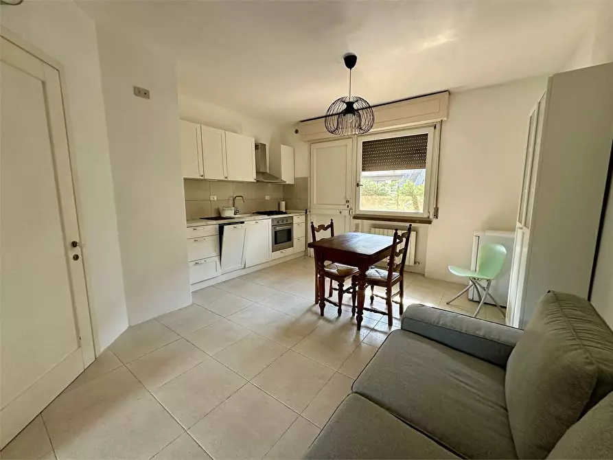 Immagine 1 di Appartamento in vendita  a Lucca