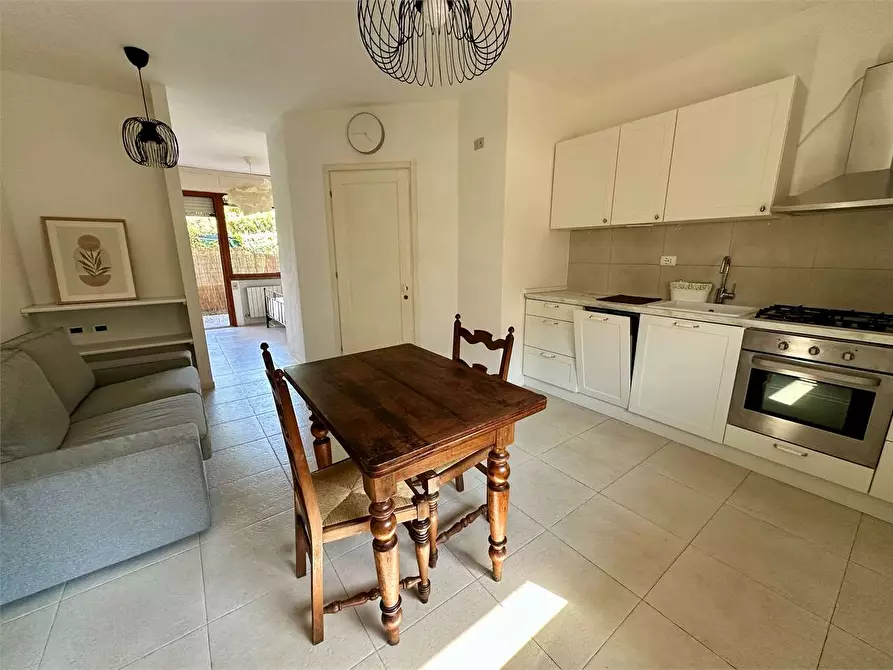 Immagine 4 di Appartamento in vendita  a Lucca