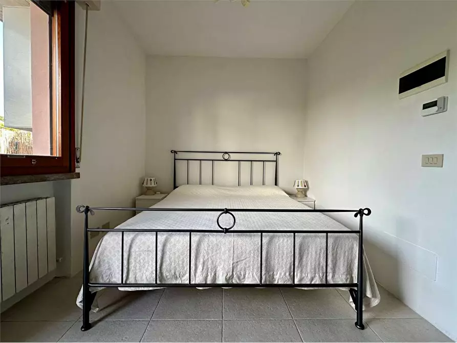 Immagine 12 di Appartamento in vendita  a Lucca