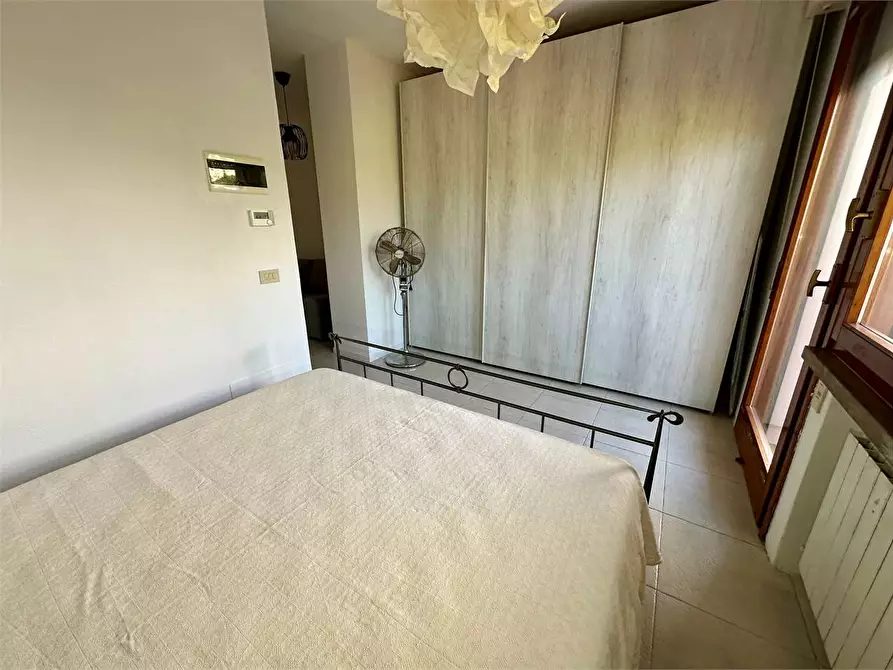 Immagine 11 di Appartamento in vendita  a Lucca