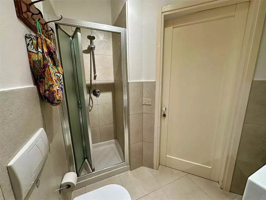 Immagine 16 di Appartamento in vendita  a Lucca