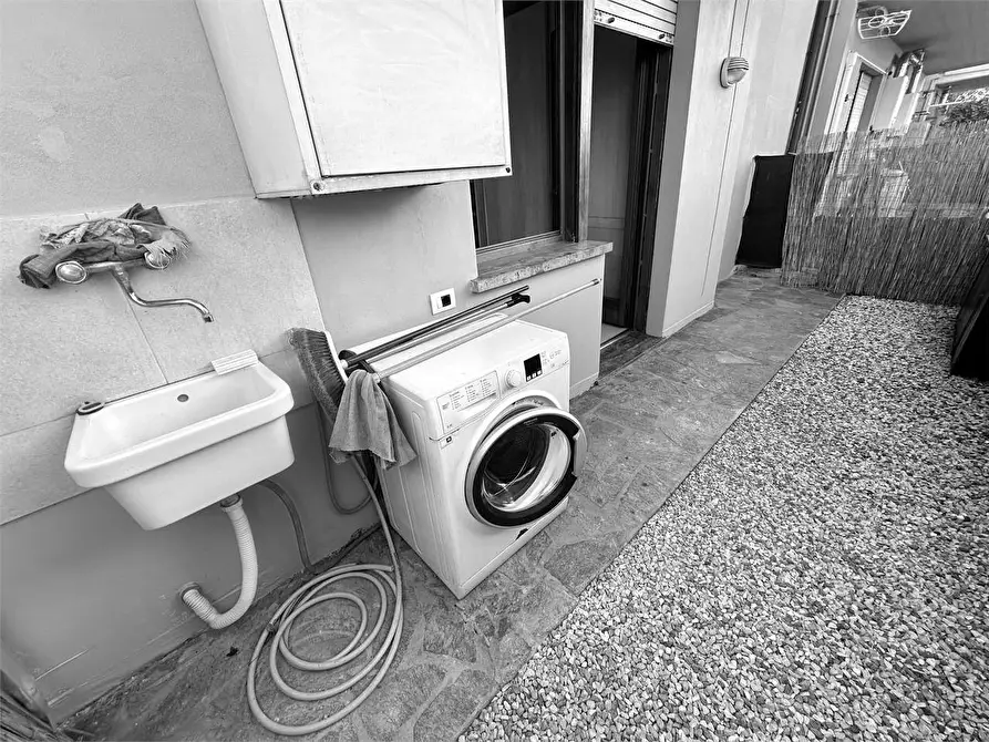 Immagine 17 di Appartamento in vendita  a Lucca