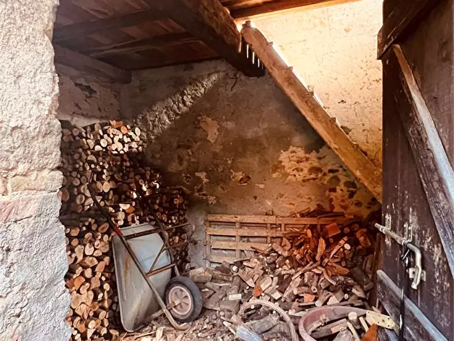 Immagine 19 di Rustico / casale in vendita  in via della torre a Capannori