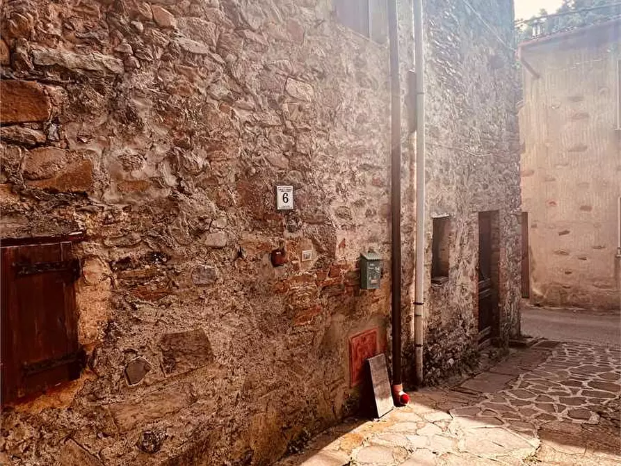 Immagine 21 di Rustico / casale in vendita  in via della torre a Capannori