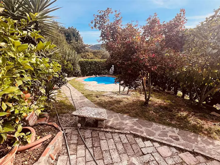 Immagine 28 di Rustico / casale in vendita  in via della torre a Capannori