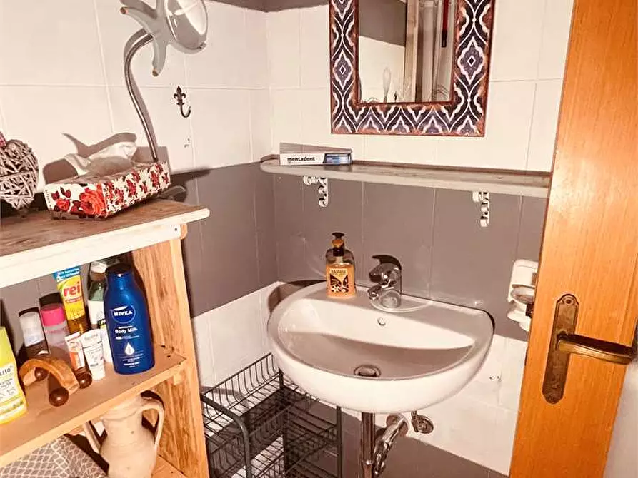 Immagine 15 di Rustico / casale in vendita  in via della torre a Capannori