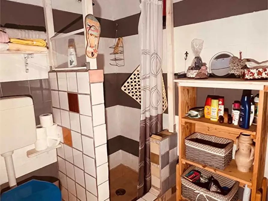 Immagine 16 di Rustico / casale in vendita  in via della torre a Capannori