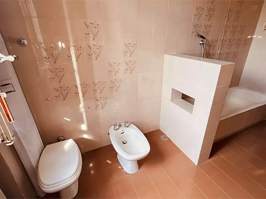 Immagine 10 di Porzione di casa in vendita  in via delle ville 493 a Capannori