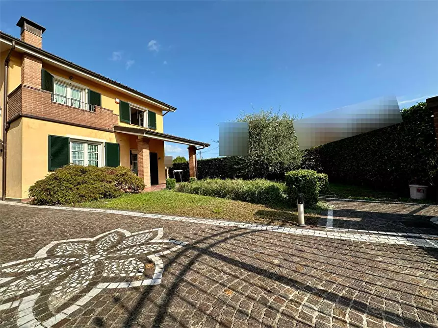Immagine 2 di Villa in vendita  in Via delle ville a Capannori