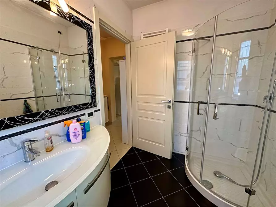 Immagine 12 di Villa in vendita  in Via delle ville a Capannori