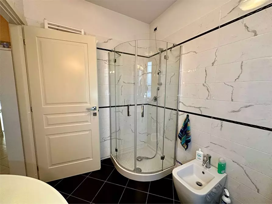 Immagine 13 di Villa in vendita  in Via delle ville a Capannori