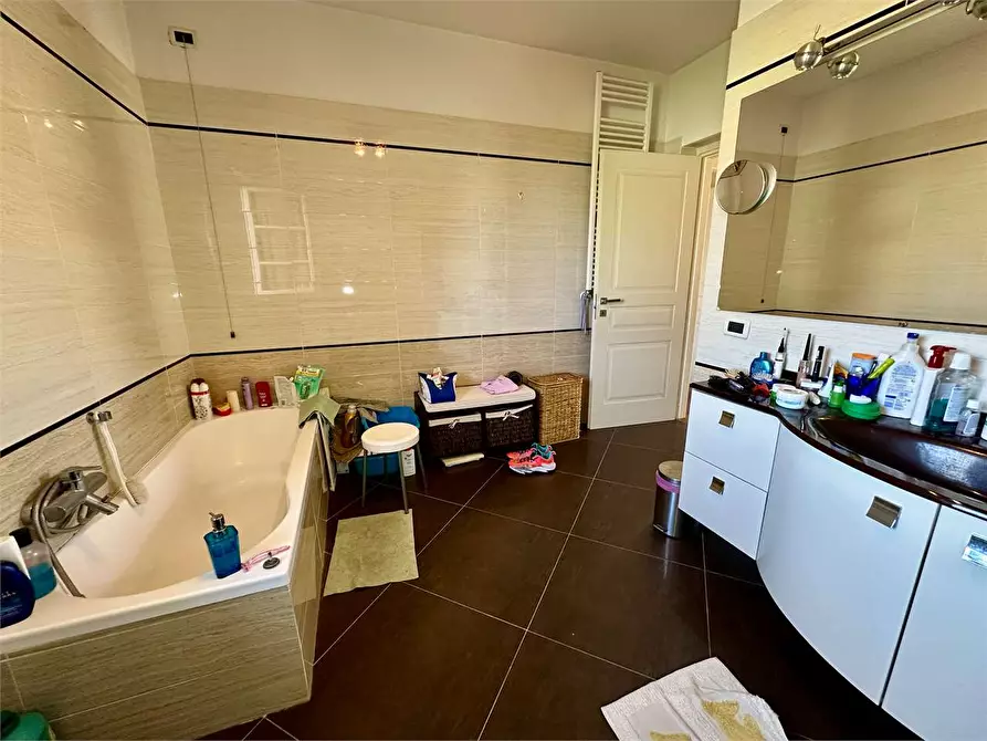 Immagine 28 di Villa in vendita  in Via delle ville a Capannori