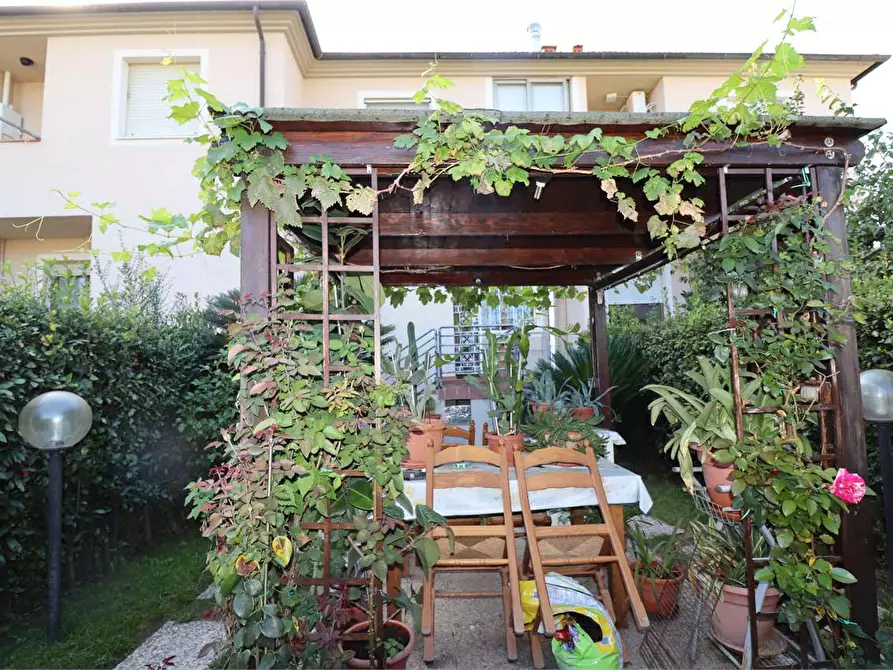 Immagine 7 di Villetta a schiera in vendita  in Marlia a Capannori