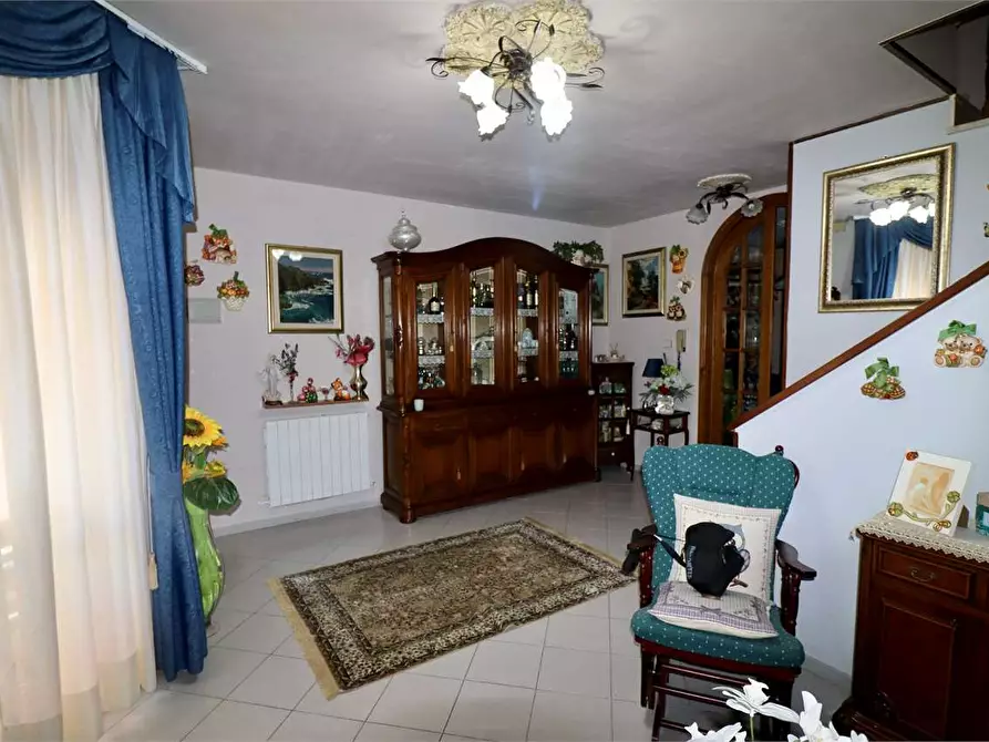 Immagine 10 di Villetta a schiera in vendita  in Marlia a Capannori