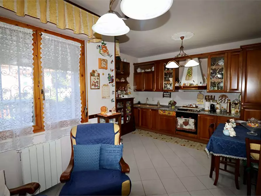 Immagine 17 di Villetta a schiera in vendita  in Marlia a Capannori